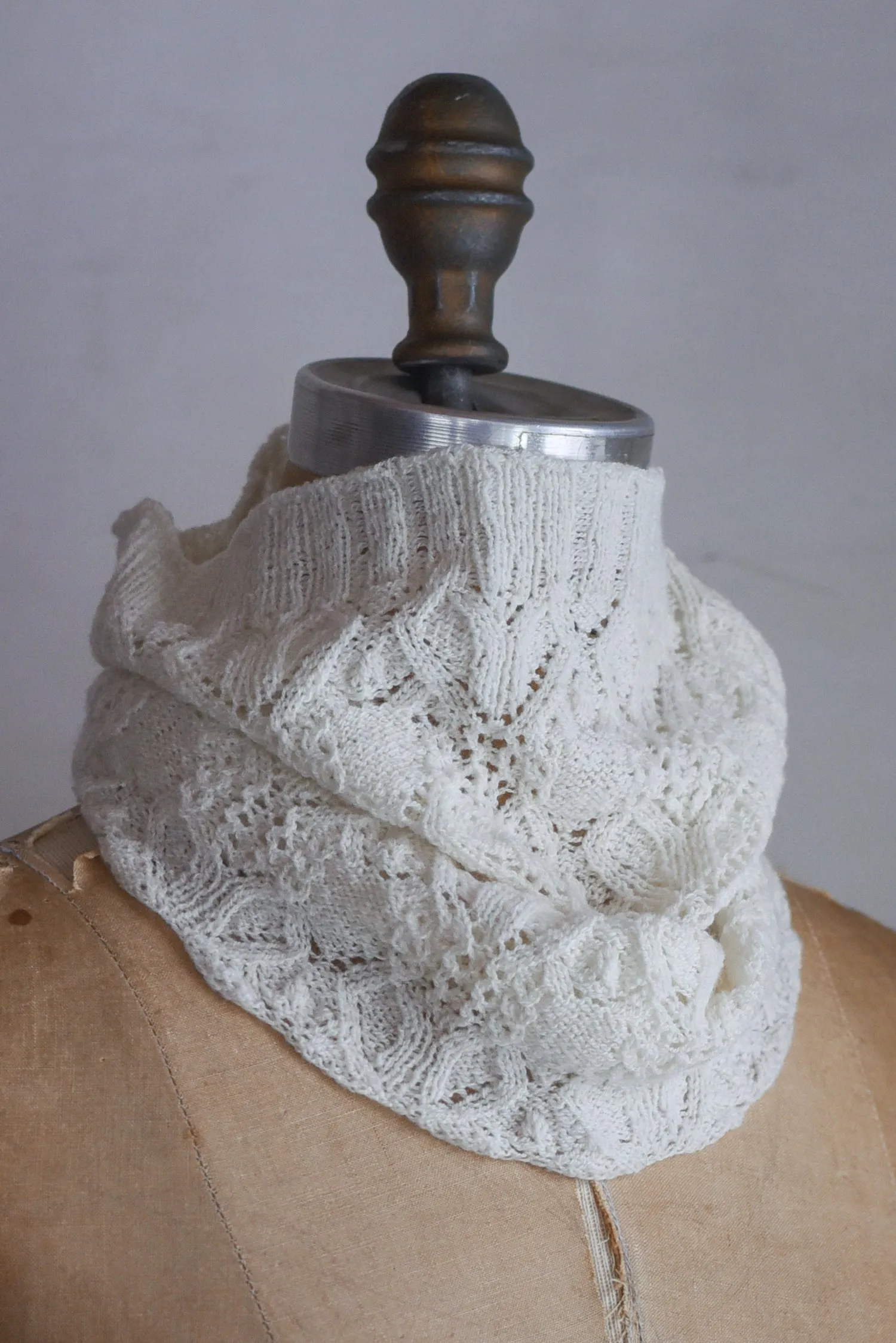 Whitethistle Neckwarmer <br/><small>knitting pattern</small>